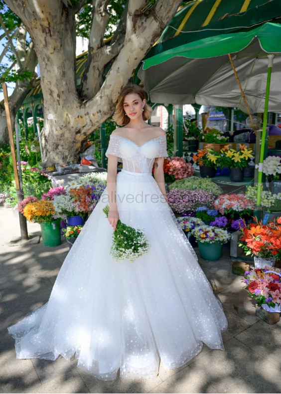 Ivory Polka Dots Tulle Pearl Buttons Back Sweet Wedding Dress